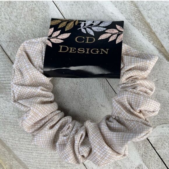 Cream and tan cotton scrunchie - Picture 1 of 1